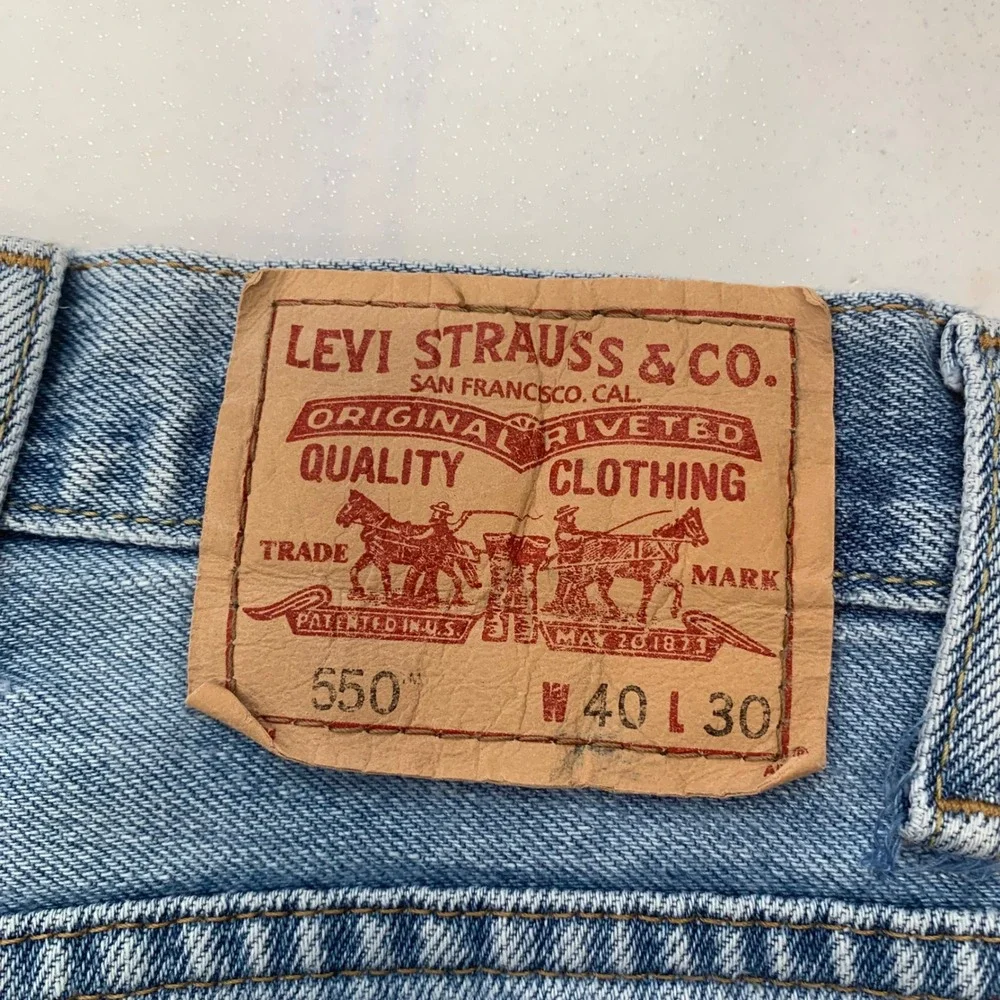 Levis 550 Relaxed Fit Light Wash Denim Jeans Mens 40x30 (fit 40x29) Tapered